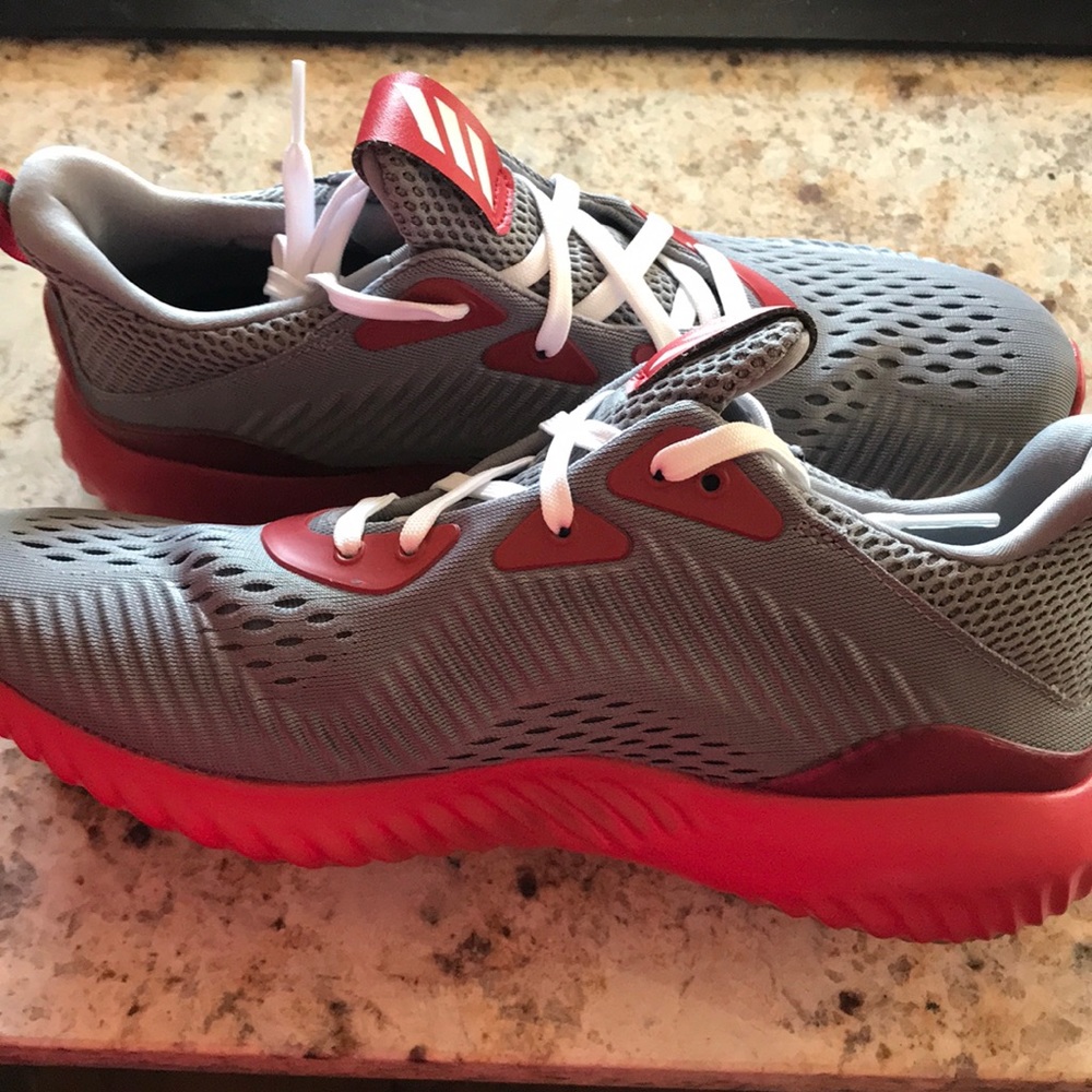 Adidas men’s 8 alphabounce shoes size 8 gray/red